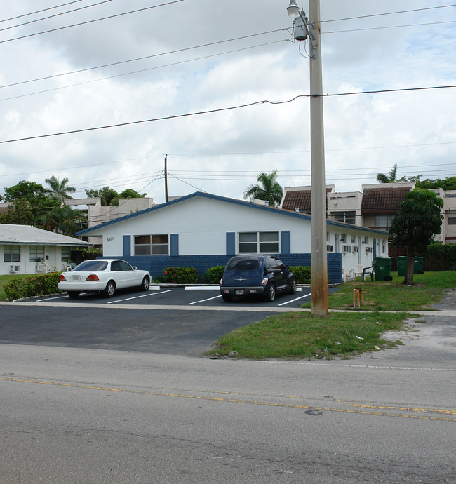 5701 NW 15th St in Fort Lauderdale, FL - Foto de edificio - Building Photo