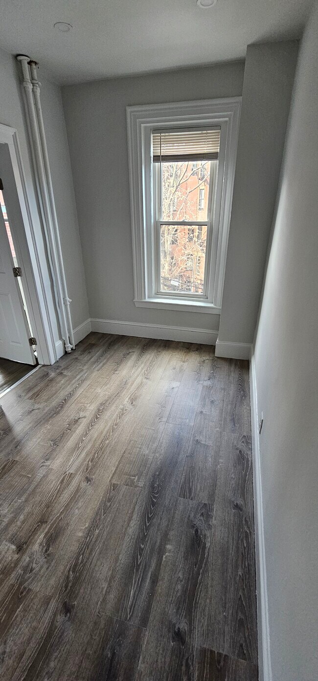407 Newbury St, Unit 225 in Boston, MA - Foto de edificio - Building Photo