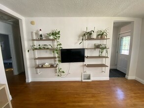 413 Holland Ave in Regina, SK - Building Photo - Building Photo