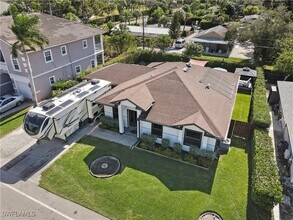 10990 Goodwin St in Bonita Springs, FL - Foto de edificio - Building Photo