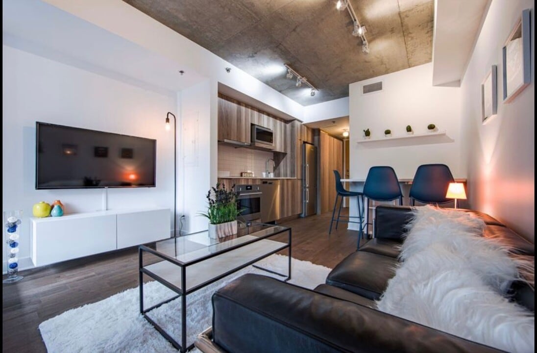 101 Peel Rue in Montréal, QC - Building Photo