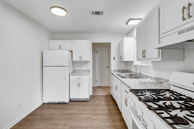 Arbor Lake Apartments in Wyoming, MI - Foto de edificio - Building Photo