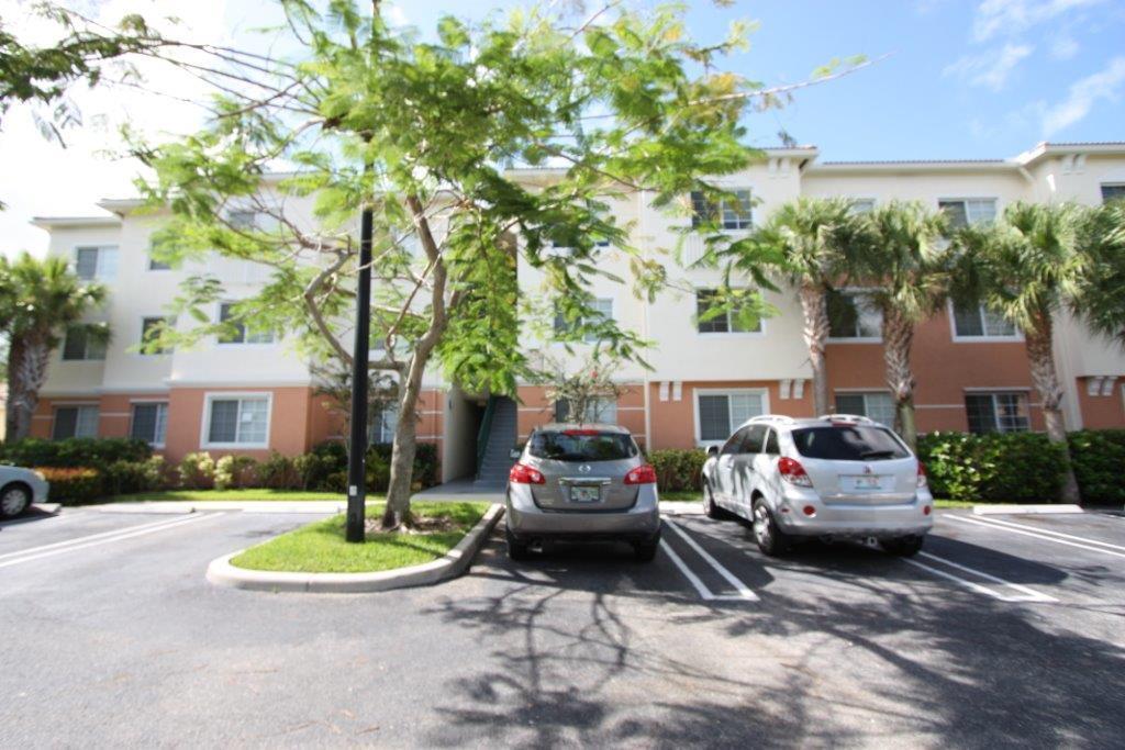9833 Baywinds Blvd-Unit -7203 in West Palm Beach, FL - Foto de edificio