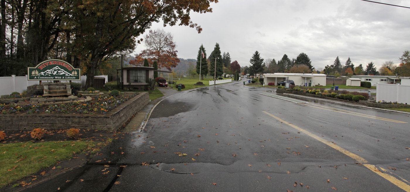 Riverbend Mobile Home Park in Clackamas, OR - Foto de edificio