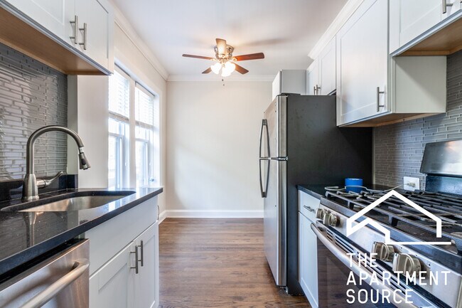 property at 3821 N Greenview Ave