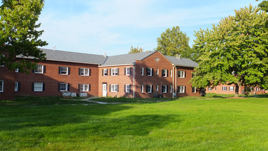 Larchmont Estates in Toledo, OH - Building Photo - Building Photo