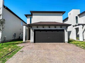 7926 Elka Lp in Laredo, TX - Building Photo