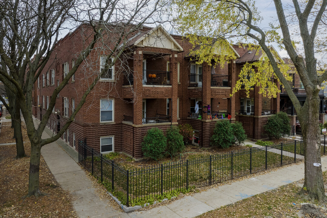 2453-2459 W Sunnyside Ave in Chicago, IL - Building Photo