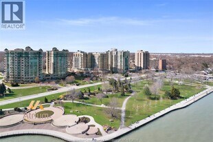 4789 Riverside Dr E in Windsor, ON - Building Photo