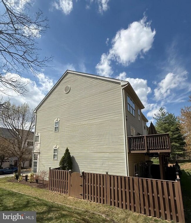 property at 2142 Capstone Cir