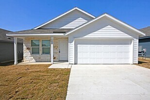 308 Pacific Waters in Seguin, TX - Building Photo