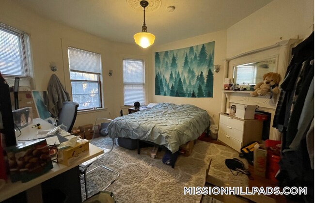 64 Fisher Ave in Boston, MA - Building Photo - Building Photo