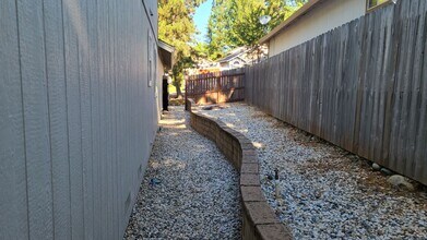 230 Fairmont Dr in Grass Valley, CA - Building Photo - Building Photo