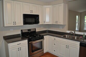 15 Whispering Dr in Streamwood, IL - Building Photo - Building Photo