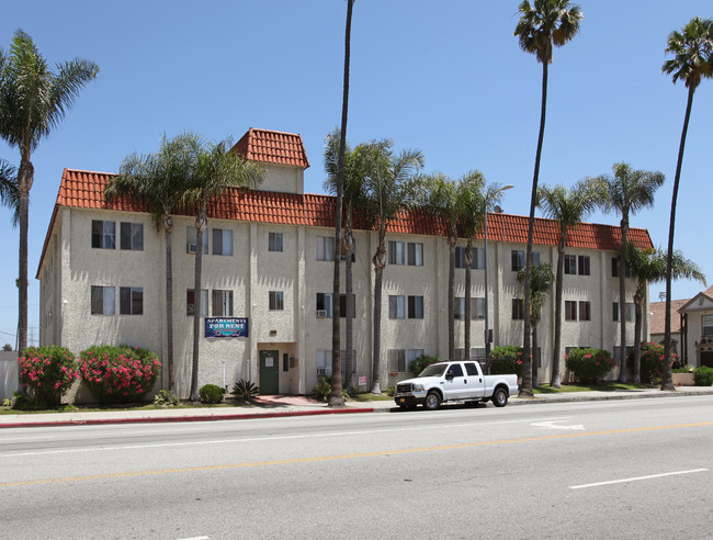 Avalon Apartments in Wilmington, CA - Building Photo - Building Photo