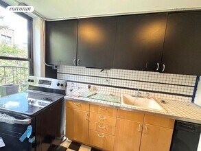 331 W 18th St in New York, NY - Building Photo - Building Photo