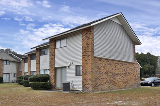 Liberty Woods Apartments in Hinesville, GA - Building Photo - Building Photo