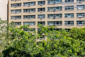 330 E 46th St in New York, NY - Building Photo - Building Photo