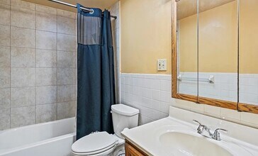 5238 Elmwood Dr in Pittsburgh, PA - Building Photo - Building Photo