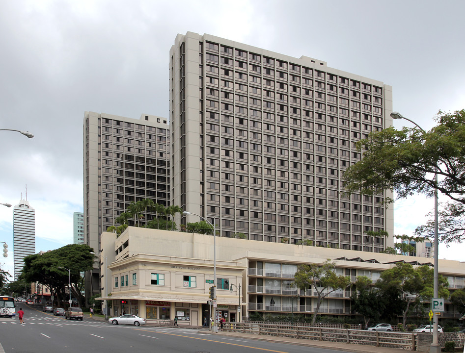 Hale Pauahi Towers in Honolulu, HI - Building Photo