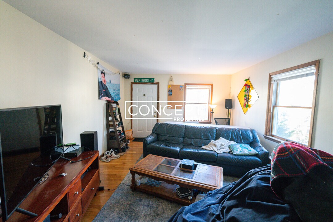 96 Hillside St, Unit 96 in Boston, MA - Building Photo