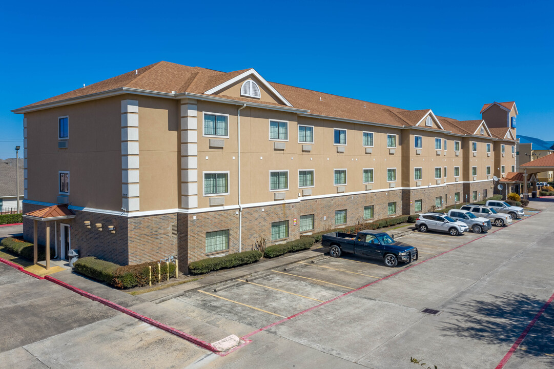 Furnished Studio - Baytown in Baytown, TX - Foto de edificio