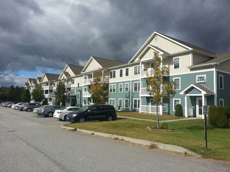 15 Old Academy Rd in Fairfax, VT - Foto de edificio