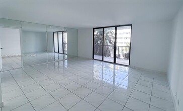 1800 Collins Ave in Miami Beach, FL - Building Photo - Building Photo