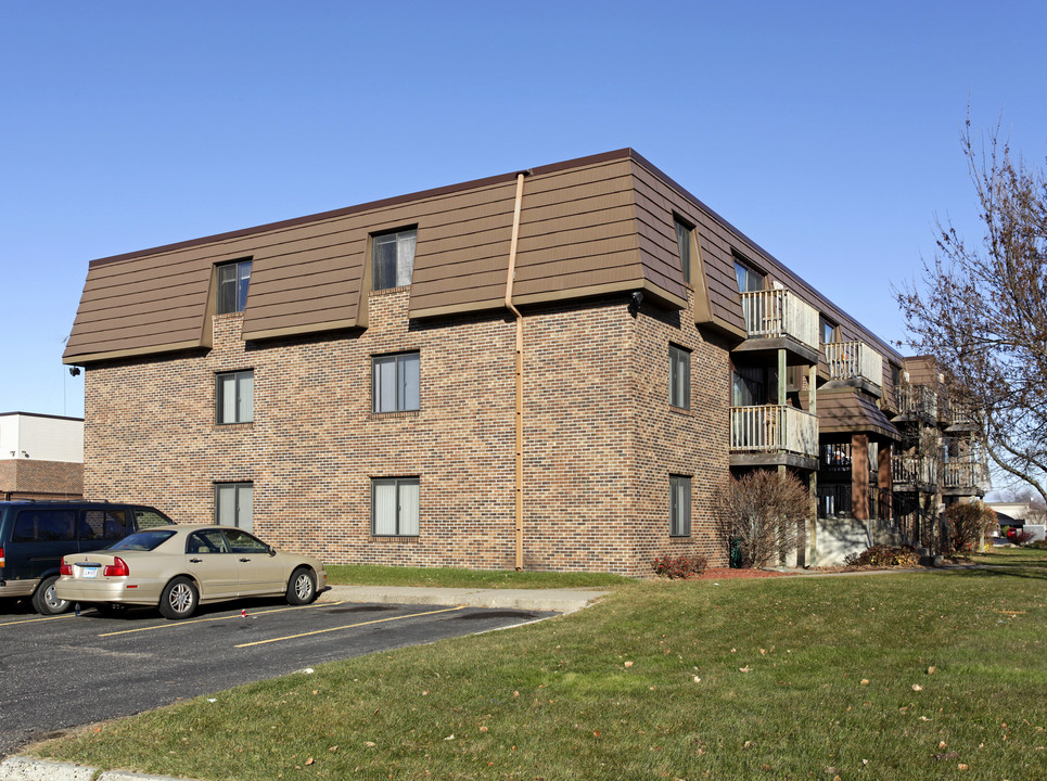 Whitney Park in St. Cloud, MN - Building Photo