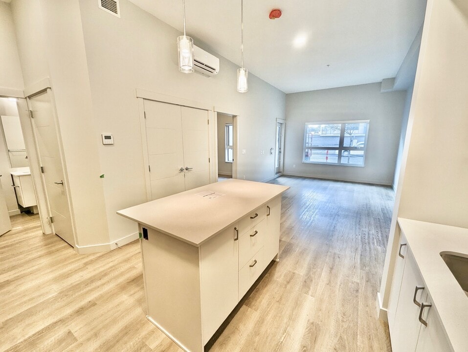 164 Alberni Hwy in Parksville, BC - Building Photo