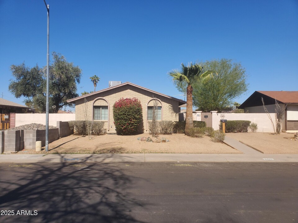 3430 W Mandalay Ln in Phoenix, AZ - Building Photo