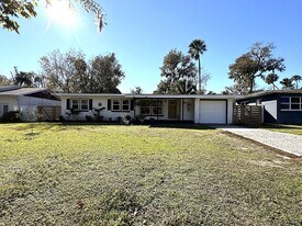 542 S Seneca Blvd in Daytona Beach, FL - Building Photo