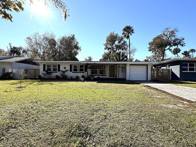 property at 542 S Seneca Blvd