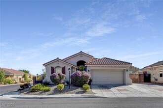 8325 Jo Marcy Dr in Las Vegas, NV - Building Photo - Building Photo