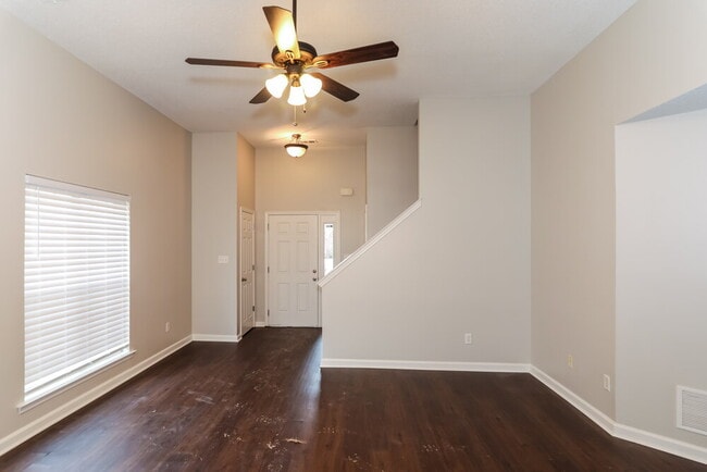 10333 Cottage Oaks Dr in Memphis, TN - Building Photo - Building Photo