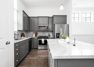 2103 Naomi St in Houston, TX - Building Photo - Building Photo