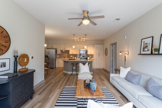 Continuum 115 in Mooresville, NC - Foto de edificio - Interior Photo