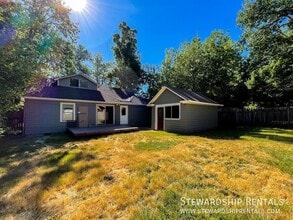 2334 Augusta St in Eugene, OR - Foto de edificio - Building Photo