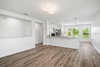 212 Miles Ct in Davenport, FL - Building Photo - Building Photo