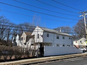 2-2 Gladeside Ter, Unit 2 in Boston, MA - Foto de edificio - Building Photo