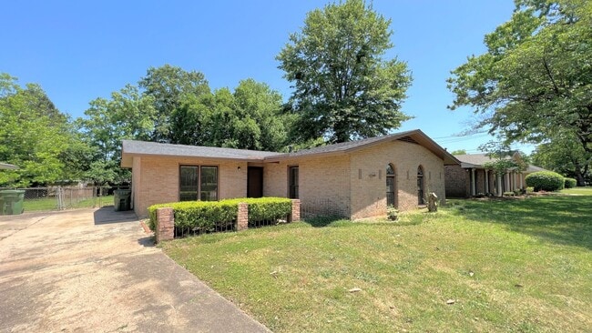 418 Stroll Dr in Montgomery, AL - Building Photo - Building Photo