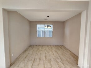 8926 Rutherford Grove St in Las Vegas, NV - Foto de edificio - Building Photo