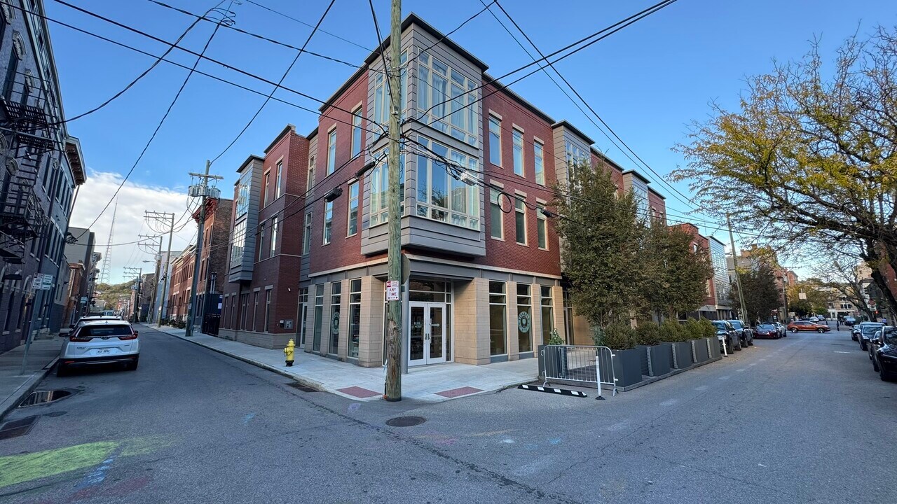 116 W 15th St, Unit 303 in Cincinnati, OH - Building Photo