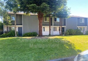 2710 Initial Pl in Enumclaw, WA - Building Photo