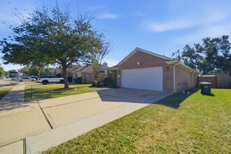 3116 Creek Bank Ln in Pearland, TX - Building Photo - Building Photo