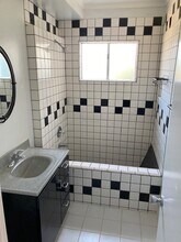 2143 Reed Ave, Unit 1 in San Diego, CA - Building Photo - Building Photo