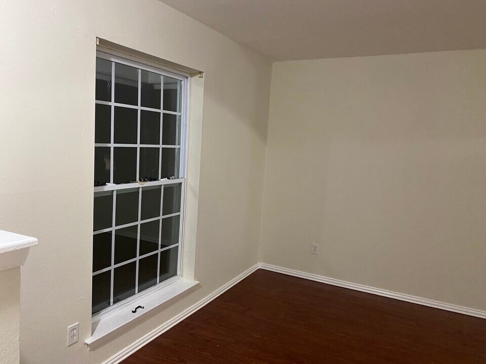4001 Olympia St in Irving, TX - Building Photo