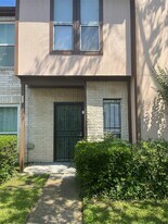 12400 Brookglade Cir in Houston, TX - Building Photo