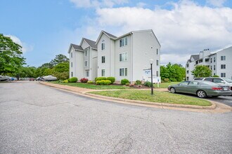205 Dockside Dr, Unit C in Hampton, VA - Building Photo - Building Photo