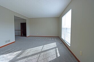 4862 Roger Allen Ct in Hilliard, OH - Building Photo - Building Photo